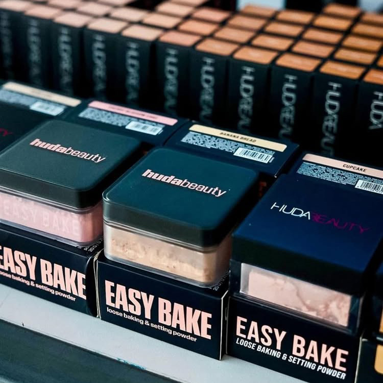بودرة جديدة من Huda Easy Bake  - مراجعة Huda Beauty Makeup Bag وسعره