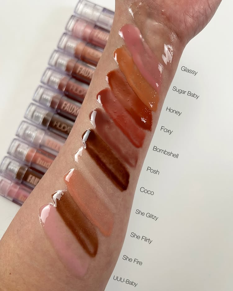 ملمع شفاه نادر ورائج متعدد الأ - مراجعة Huda Beauty Makeup Bag وسعره