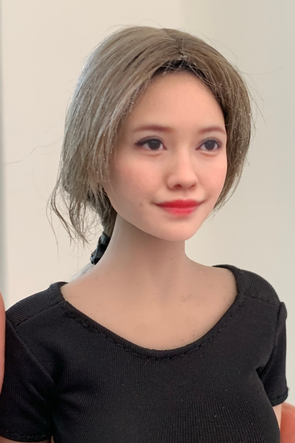 تمثال رأس أرينا هاشيموتو الجمي - مراجعة Beauty Makeup Edit وسعره
